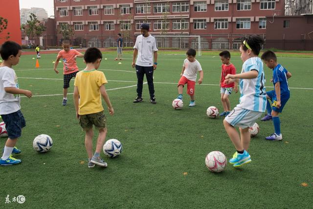 巴西中场渴望加盟曼联，双方可能进行球员互换交易